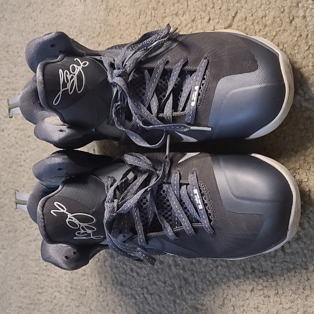 LeBron Sneakers 👟 Airmax Zoom LeBron 9 US Men's Size 11
